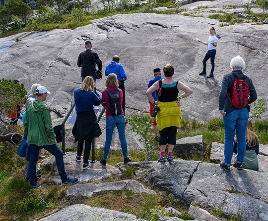 Helleristningsvandring på Åmøya